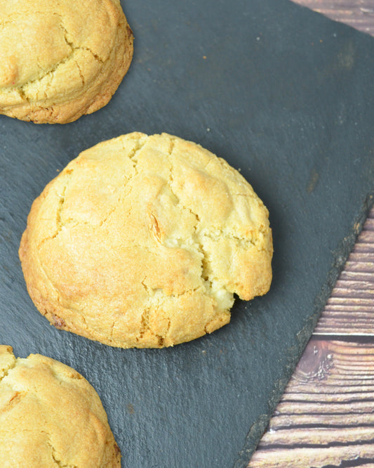 6 White Chocolate Cookies